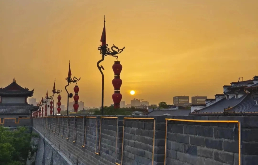 Option 2: City Discovery Route— the Xi'an City Wall